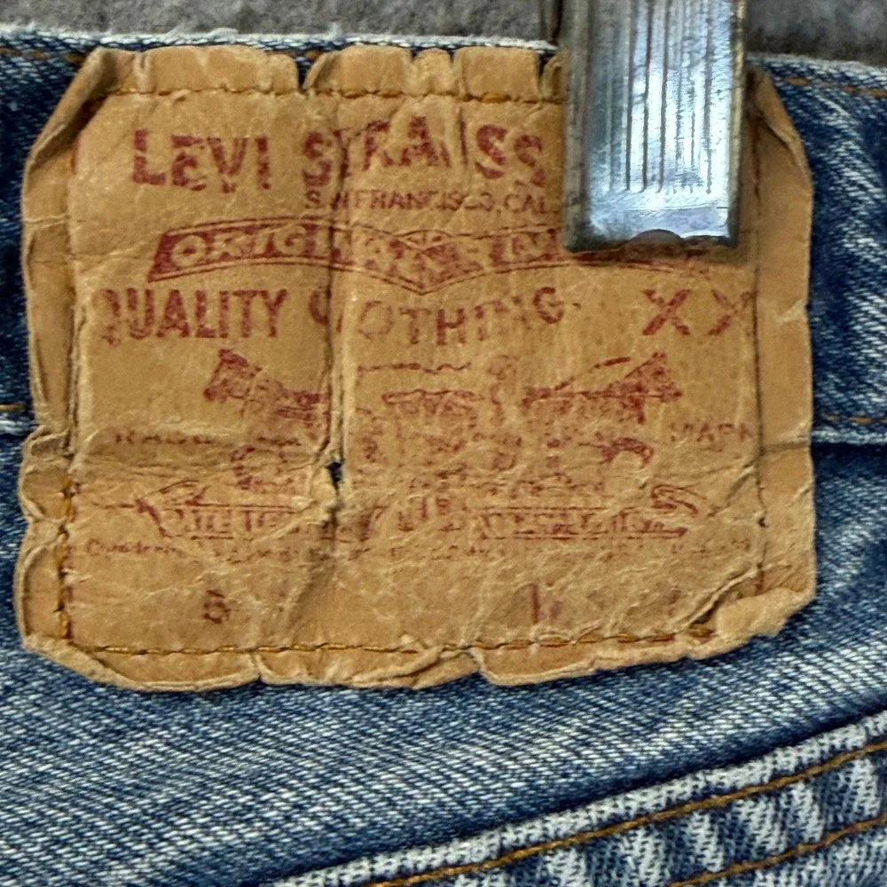 Vintage Levis 501 Mens Light Wash Straight Leg Button Fly Jeans 31x32 Made inUSA